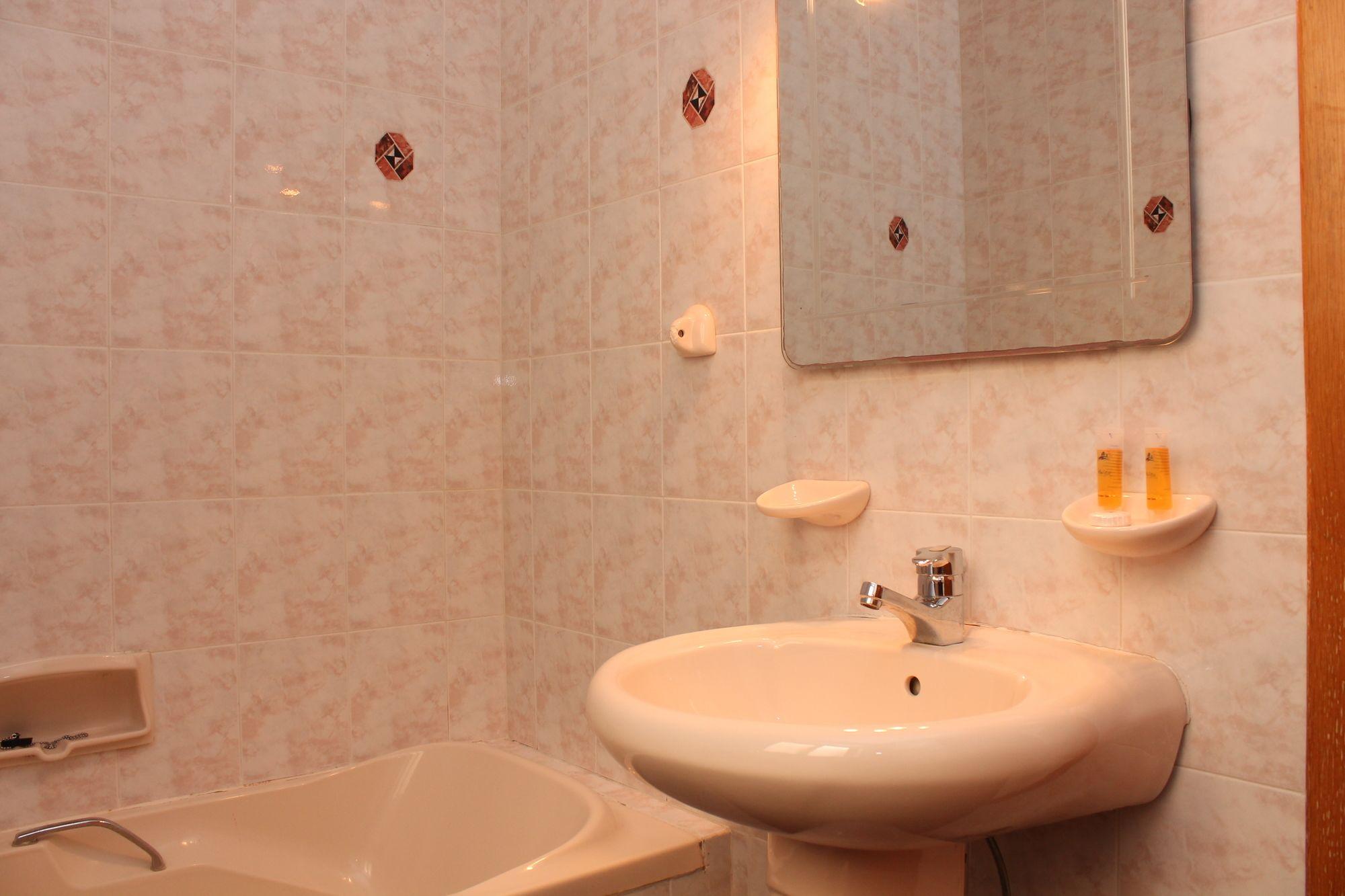 Bayview 2 Bedroom Seaview Apartment With Large Terrace With Panoramic Views - By Getawaysmalta San Pawl il-Baħar Kültér fotó